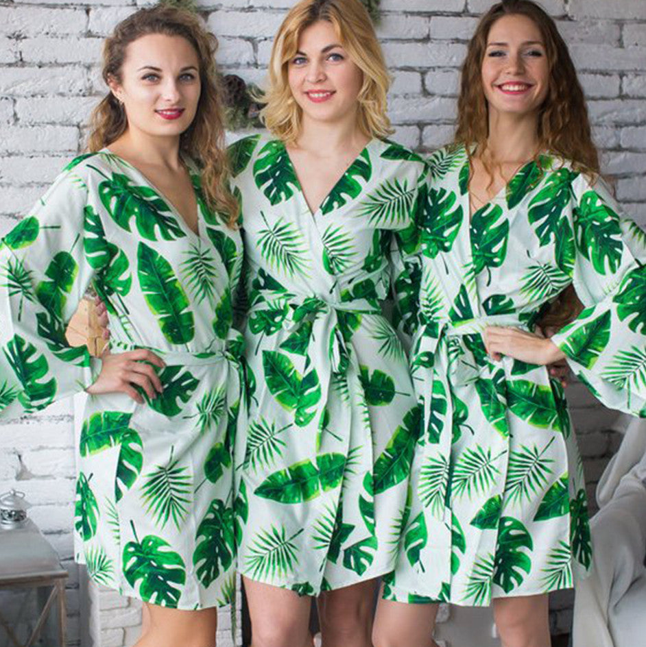 White Fun Tropics Set of Bridesmaids Robes robesbysilkandmore
